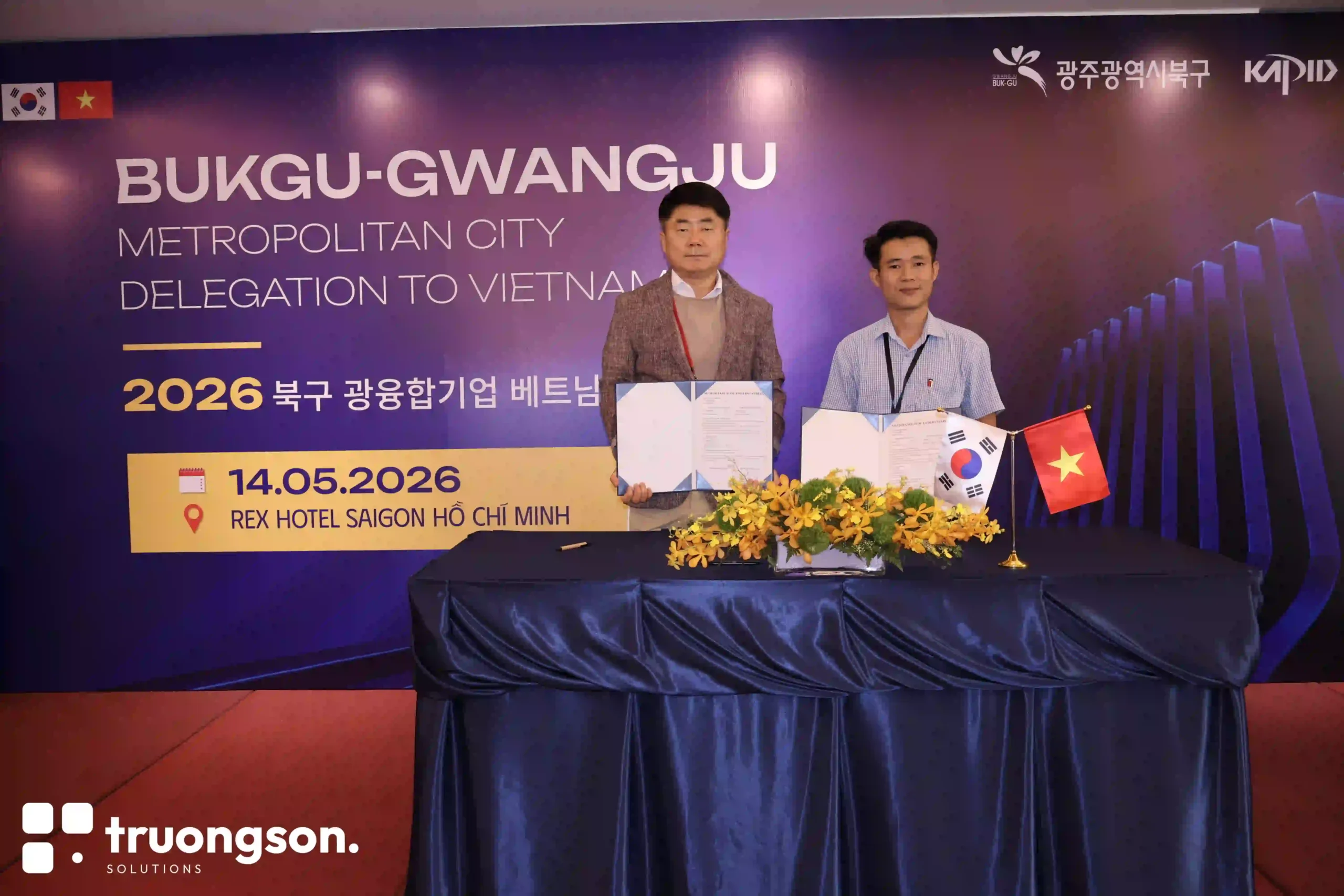 LỄ KÝ KẾT MOU GIỮA TRƯỜNG SƠN SOLUTIONS VÀ NH NETWORKS
